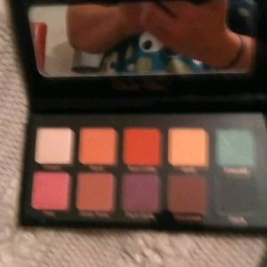 Essentials eye shadow palette by Violet Voss